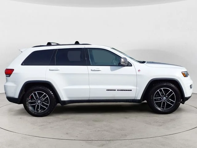Used 2017 White Jeep Trailhawk image 4