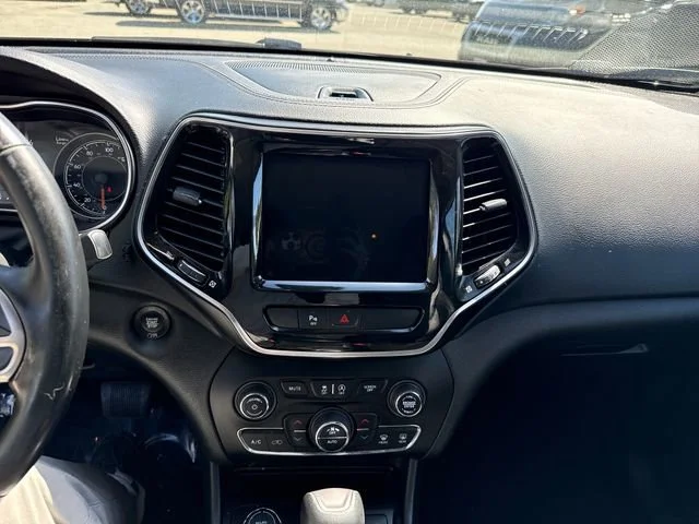 Used 2019 Diamond Black Crystal Pearlcoat Jeep Limited image 21
