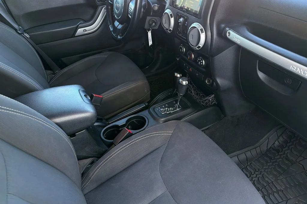 Used 2018 Black Clearcoat Jeep Unlimited Sahara image 18