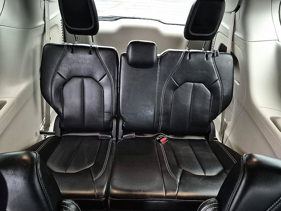 Used 2024 Silver Mist Clearcoat Chrysler Touring L image 29