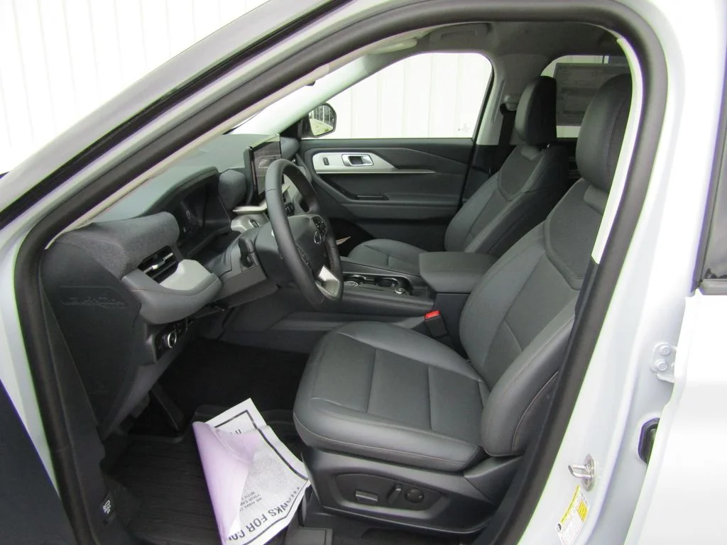 New 2026 Space White Metallic Ford Active image 24