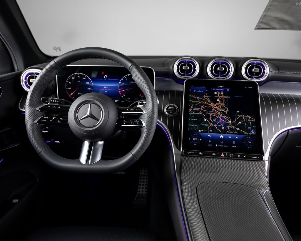 New 2025 Black Mercedes-Benz GLC 300 image 7