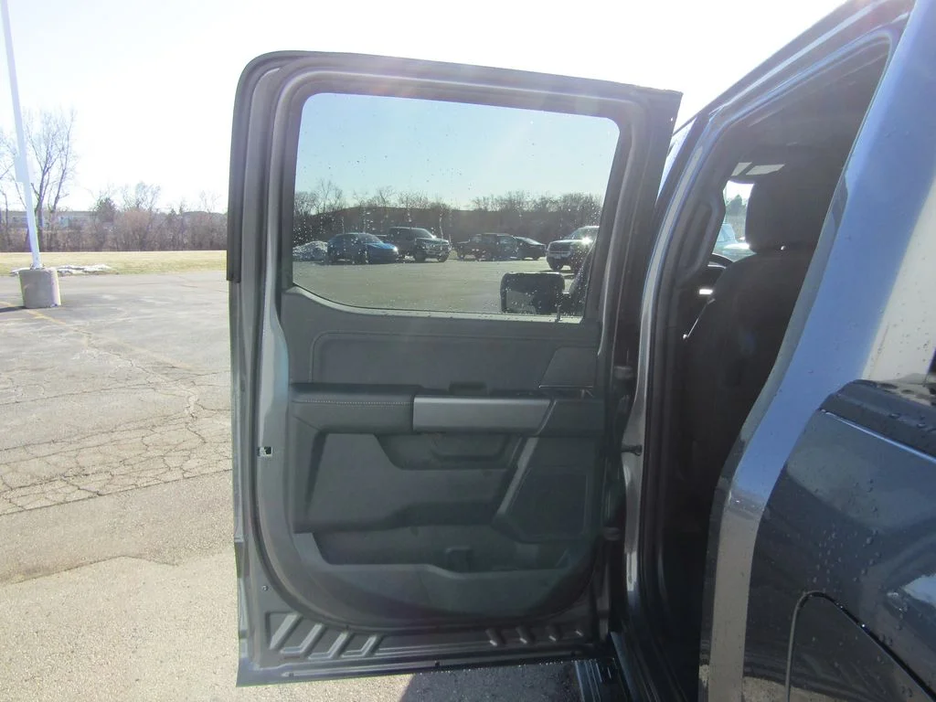 New 2026 Carbonized Gray Metallic Ford XLT image 41