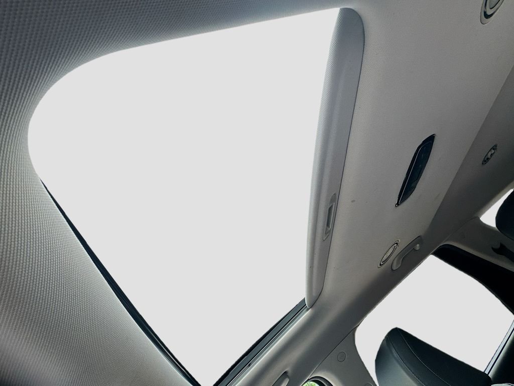 Used 2022 Black Hyundai SEL image 24