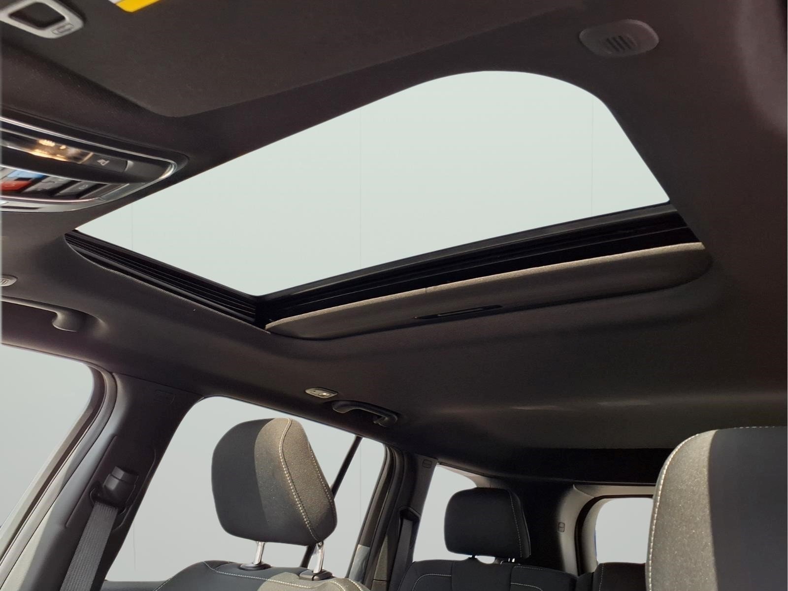 New 2026 Bright White Clear-Coat Exterior Paint Jeep Laredo X image 14