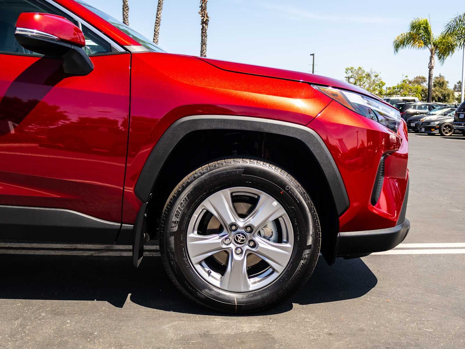 2025 Toyota RAV4 XLE - Photo 6