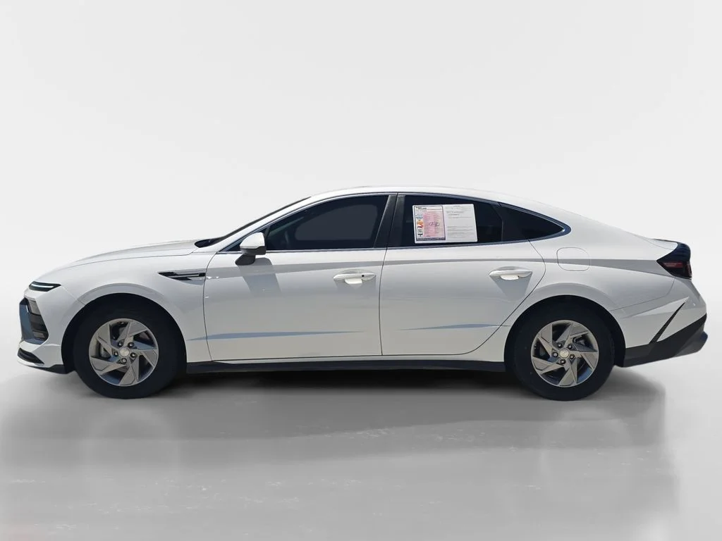 Used 2025 Serenity White Hyundai SE image 6