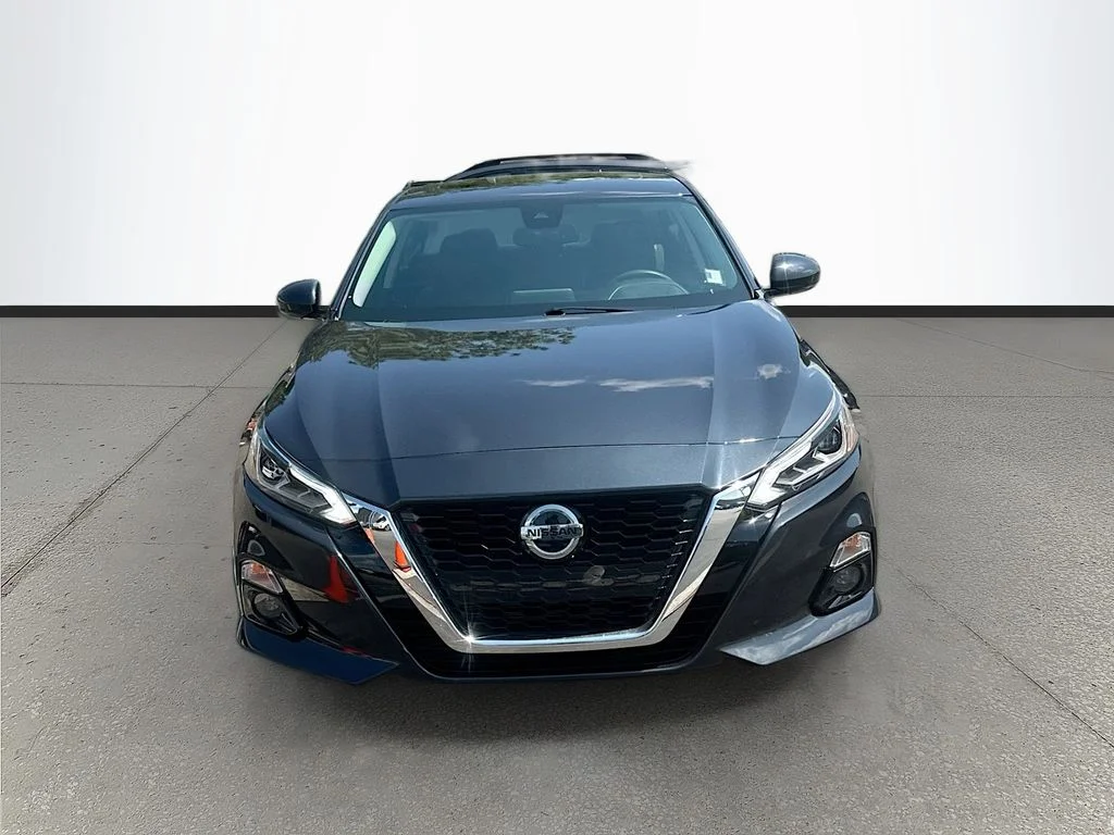 Used 2020 Blue Nissan 2.5 SV image 2