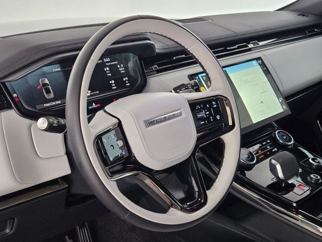 Used 2023 Gray Land Rover SE Dynamic image 21