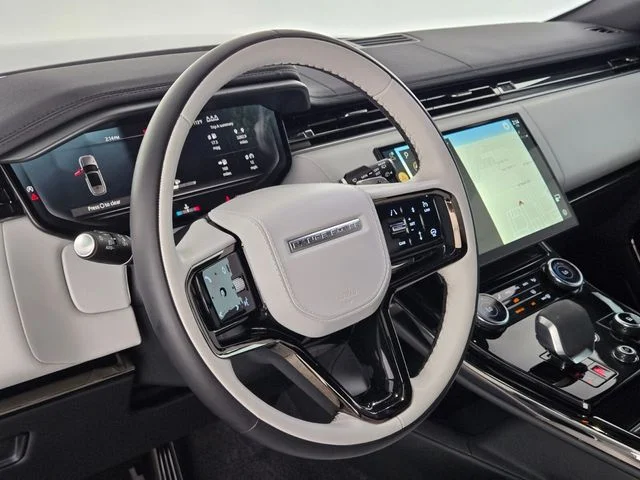 Used 2023 Gray Land Rover SE Dynamic image 21
