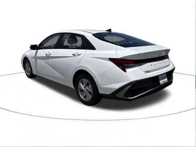 New 2026 Serenity White Hyundai SE image 5
