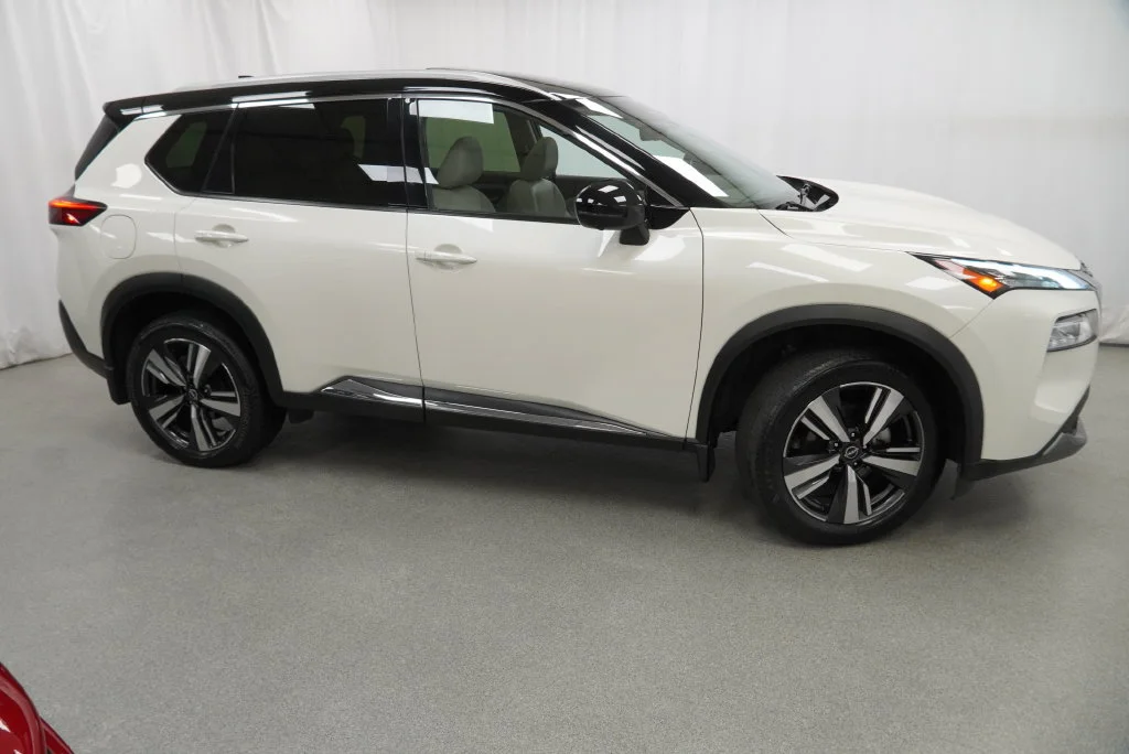 Used 2023 Pearl White Trico Nissan SL image 13