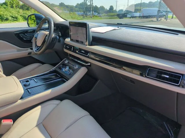 Used 2020 White Lincoln Reserve image 36