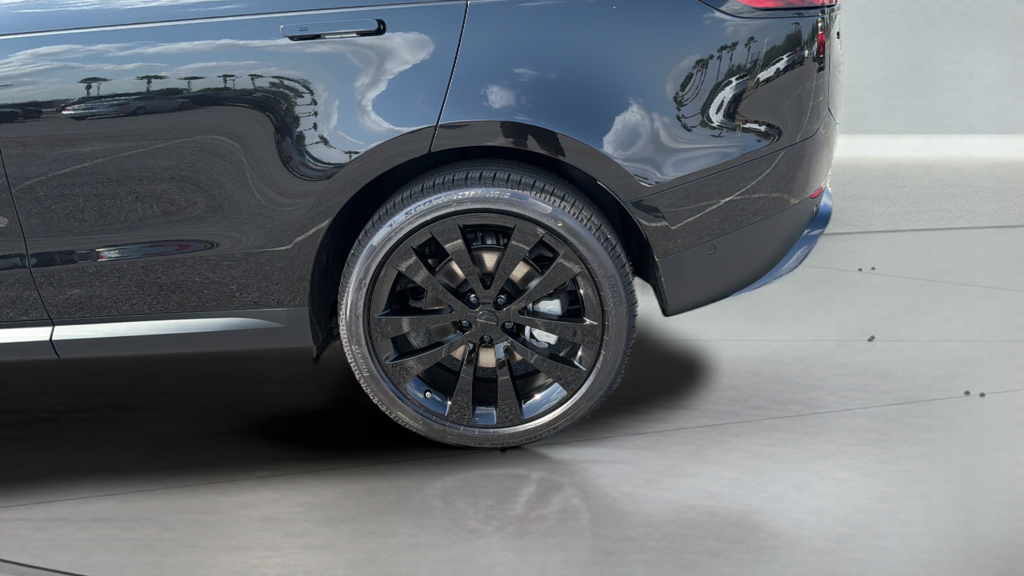 New 2026 Santorini Black Land Rover SE image 16