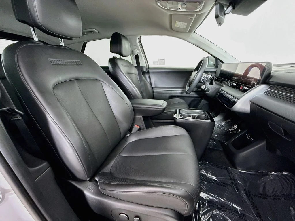 Used 2025 Gray Hyundai SEL image 27