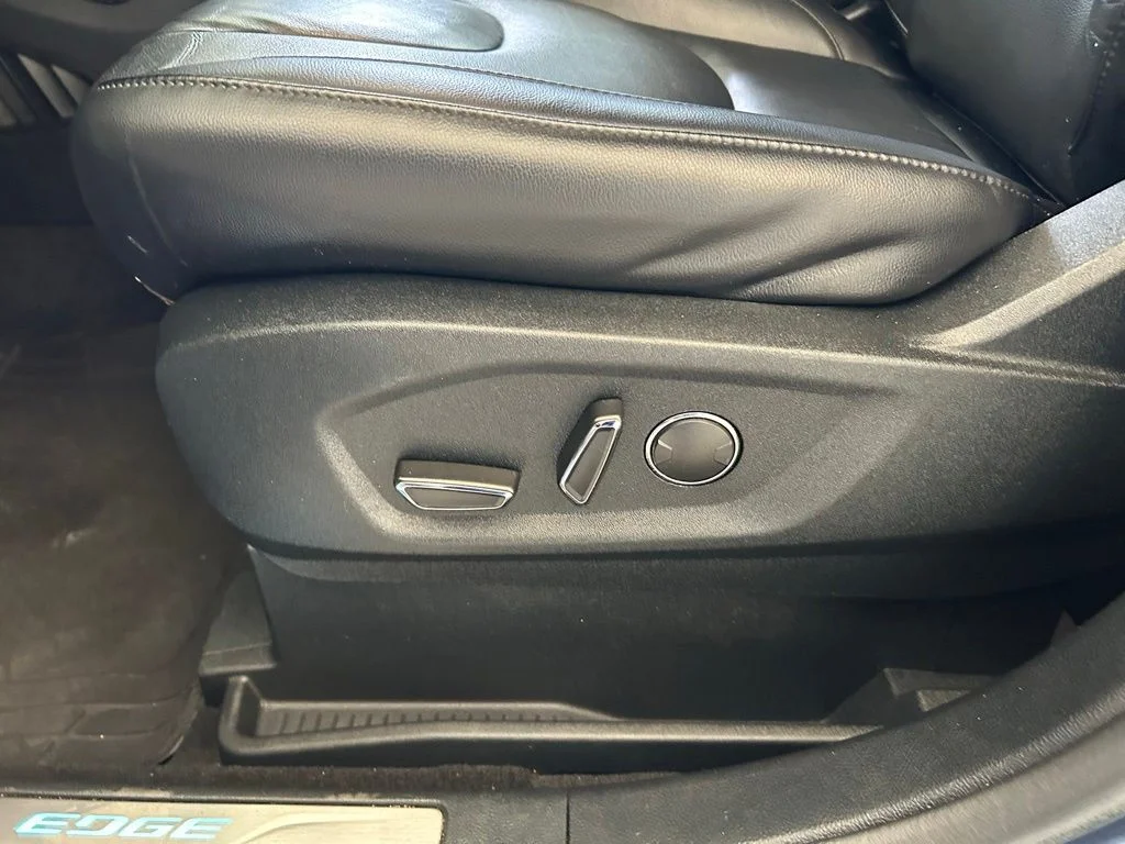 Used 2019 Blue Ford Titanium image 39