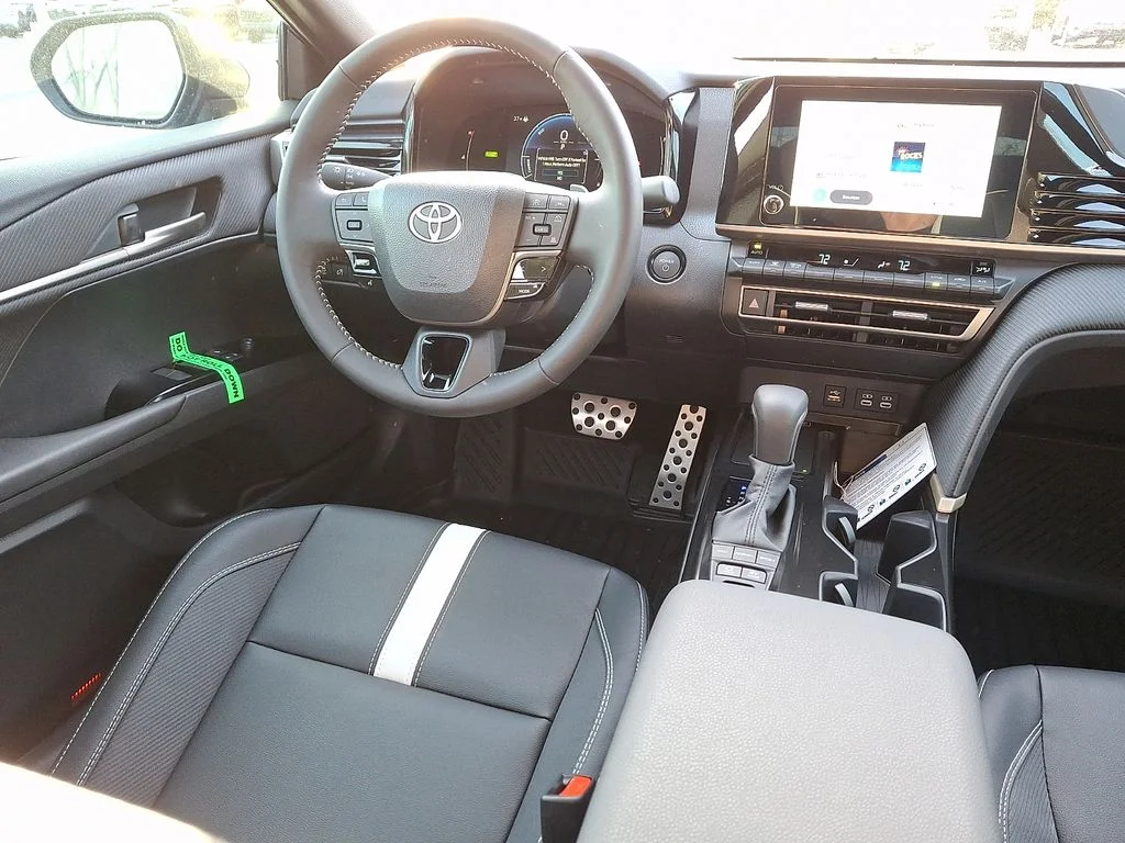 2026 Toyota Camry SE - Photo 10