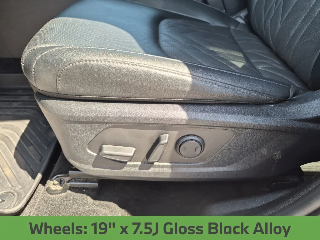 Used 2025 White Kia X-Line image 19