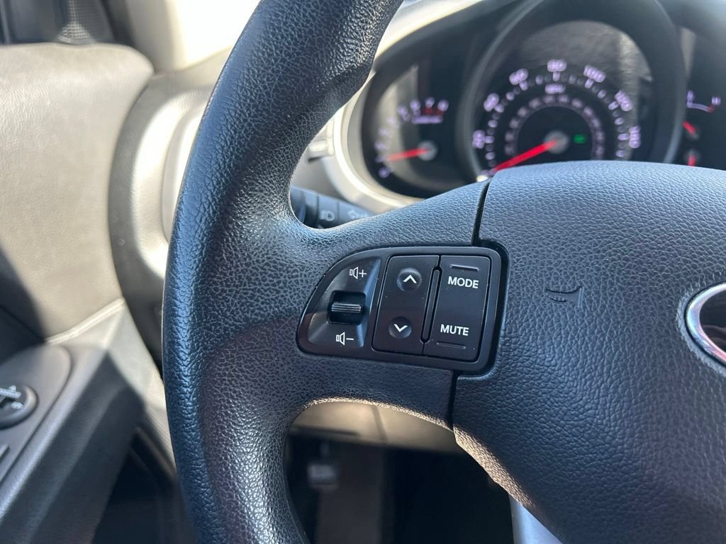 Used 2016 Mineral Silver Kia LX image 25