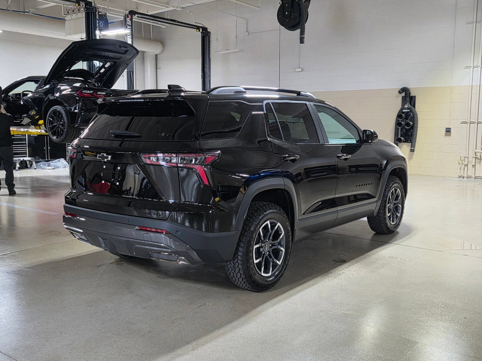 New 2027 Mosaic Black Metallic Chevrolet ACTIV image 7