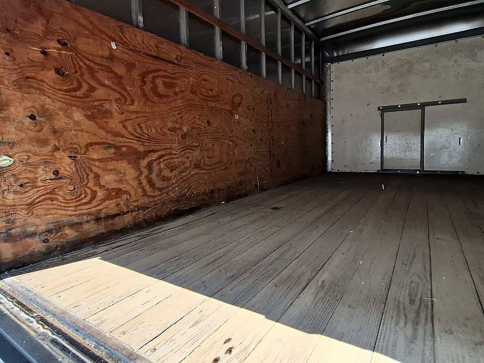 Used 2014 Summit White Chevrolet Work Van image 27
