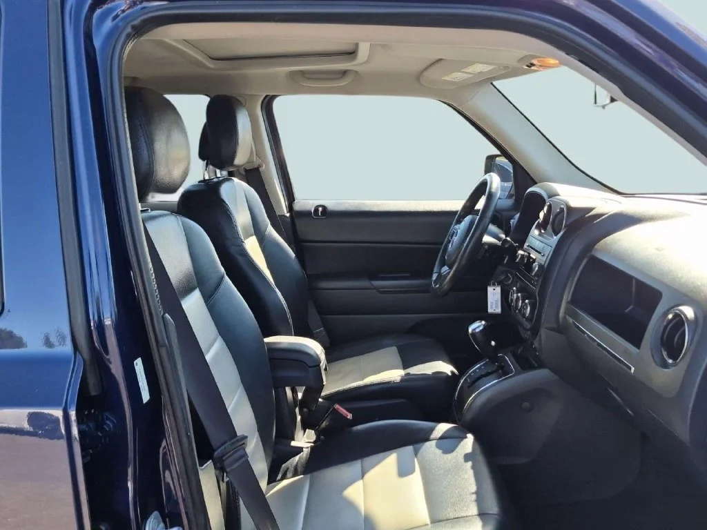 Used 2012 True Blue Pearlcoat Jeep Latitude image 26