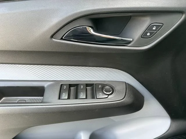 New 2027 Summit White Chevrolet LT image 11