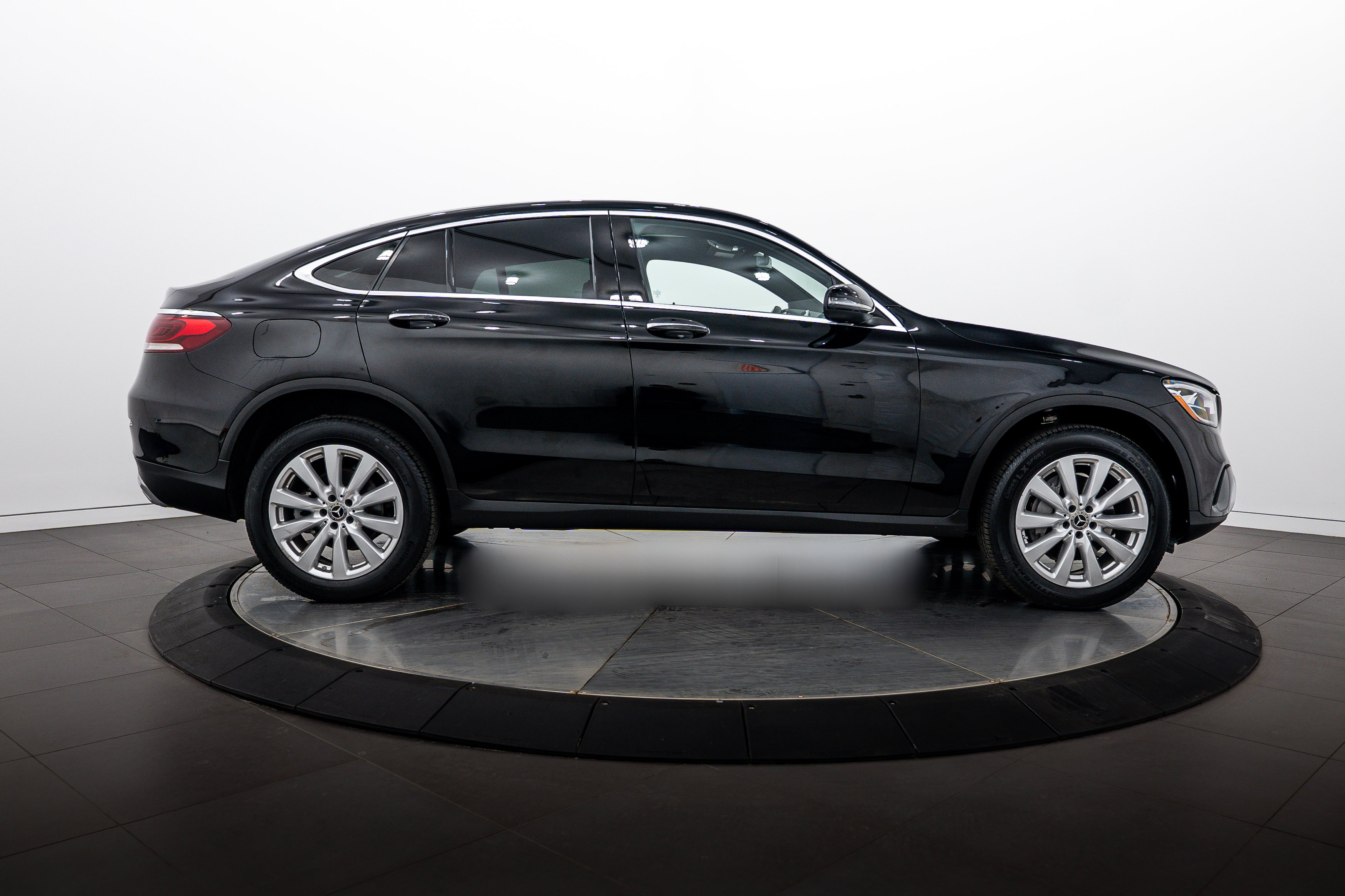 Used 2020 Black Mercedes-Benz GLC 300 image 3