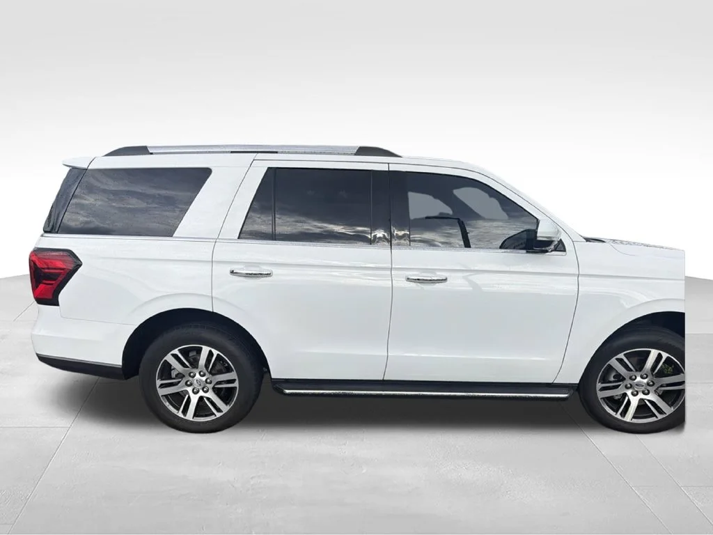 Used 2022 White Ford Limited image 22