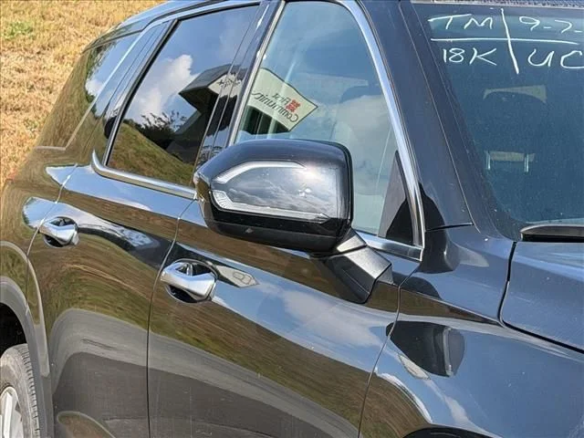 Used 2025 Black Hyundai SE image 21