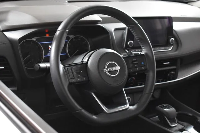 Used 2023 Silver Nissan SV image 22