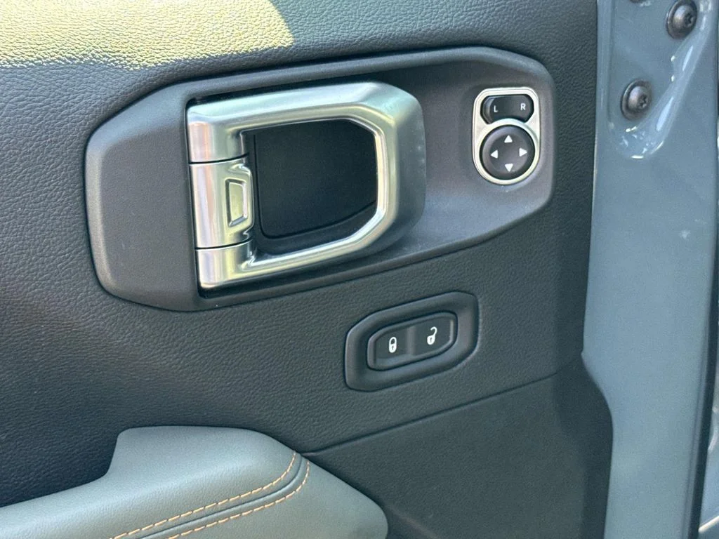 New 2026 Gray Jeep Mojave X image 21