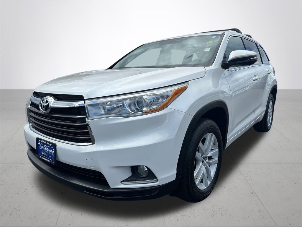 Used 2016 White Toyota LE image 2