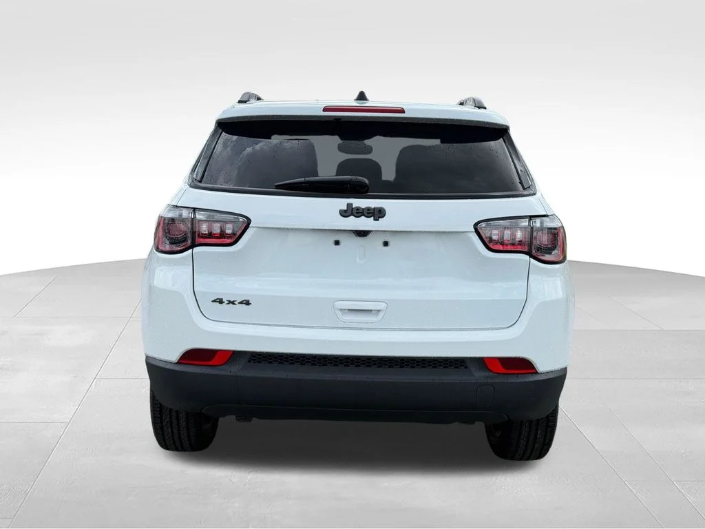 New 2026 Bright White Clearcoat Jeep Latitude image 26