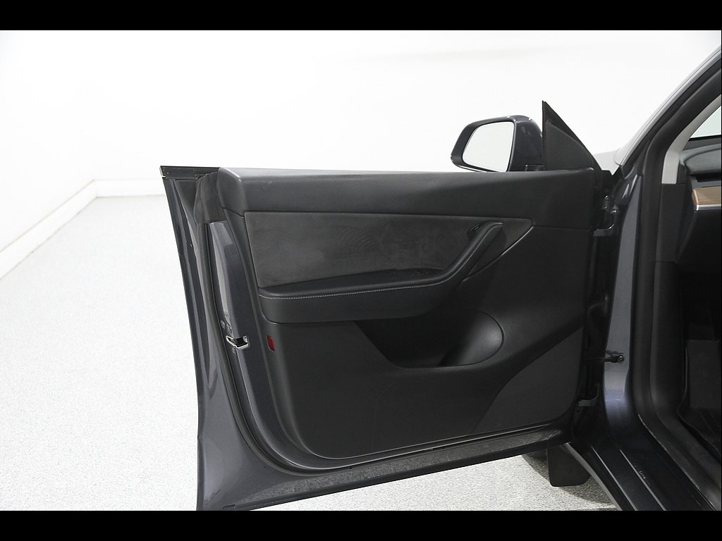 2022 Tesla Model Y Long Range - Photo 4