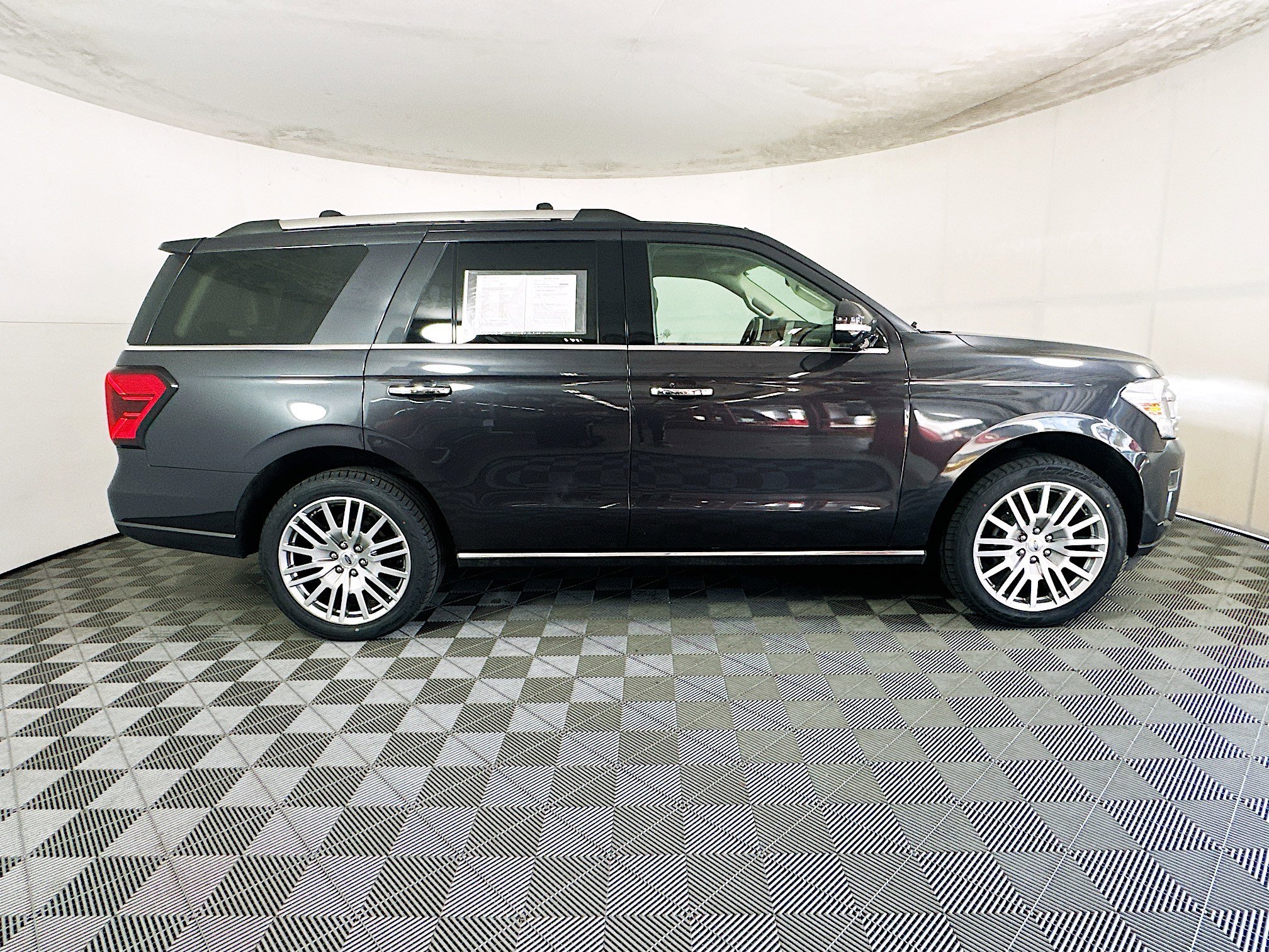 2024 Ford Expedition thumbnail 4