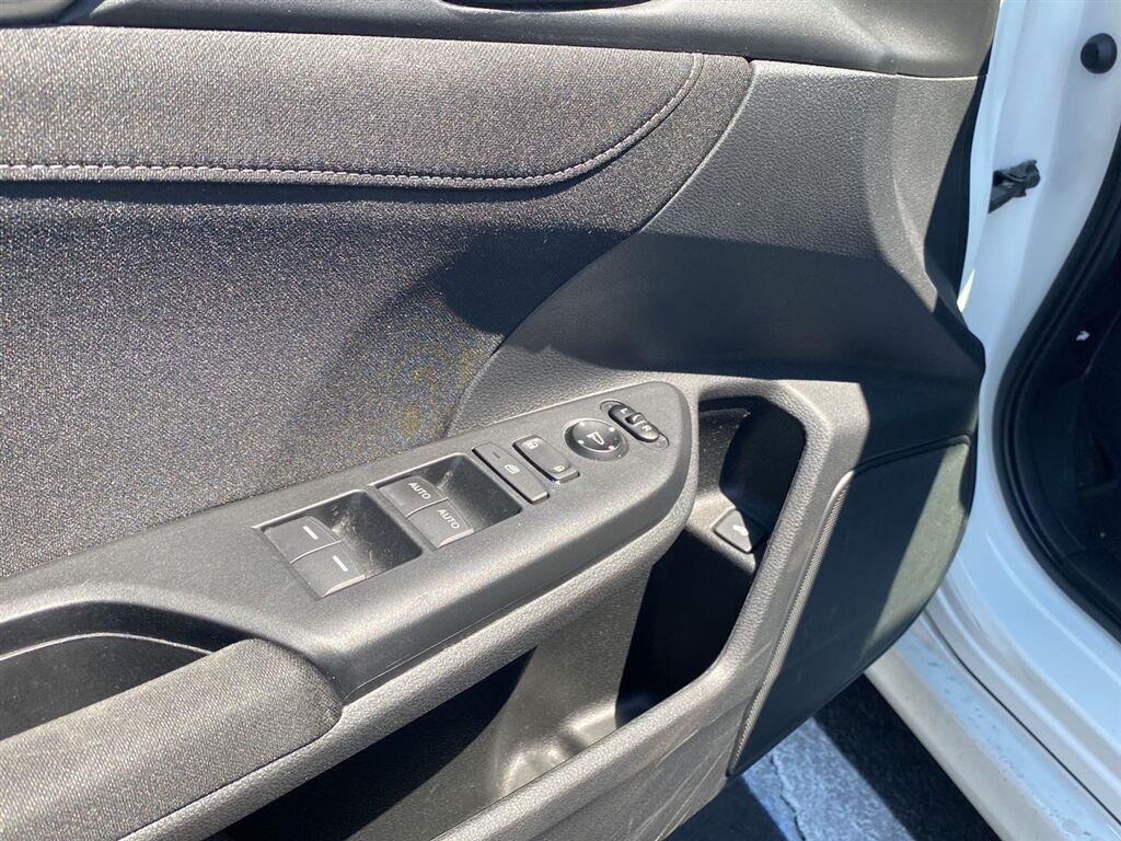 Used 2018  Honda EX image 16