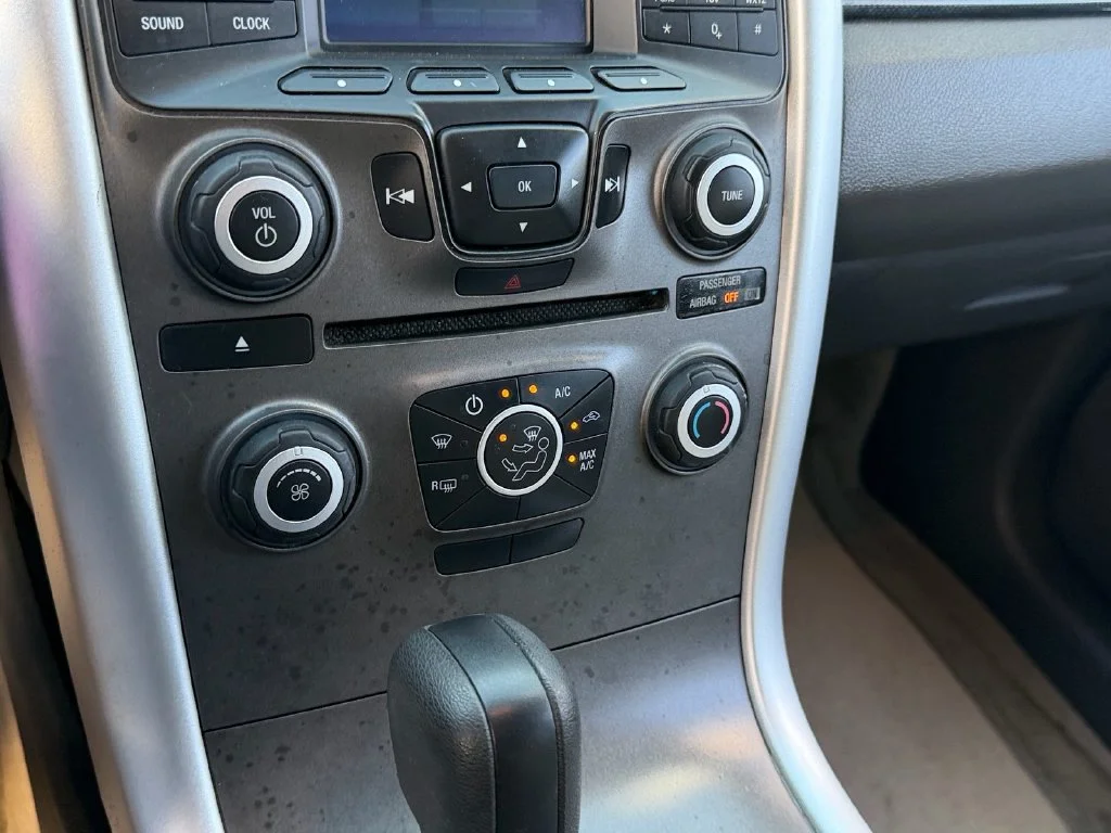 Used 2011 White Suede Ford SE image 20