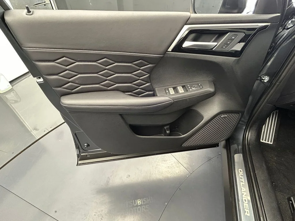 New 2026 Gray Mitsubishi SEL image 11