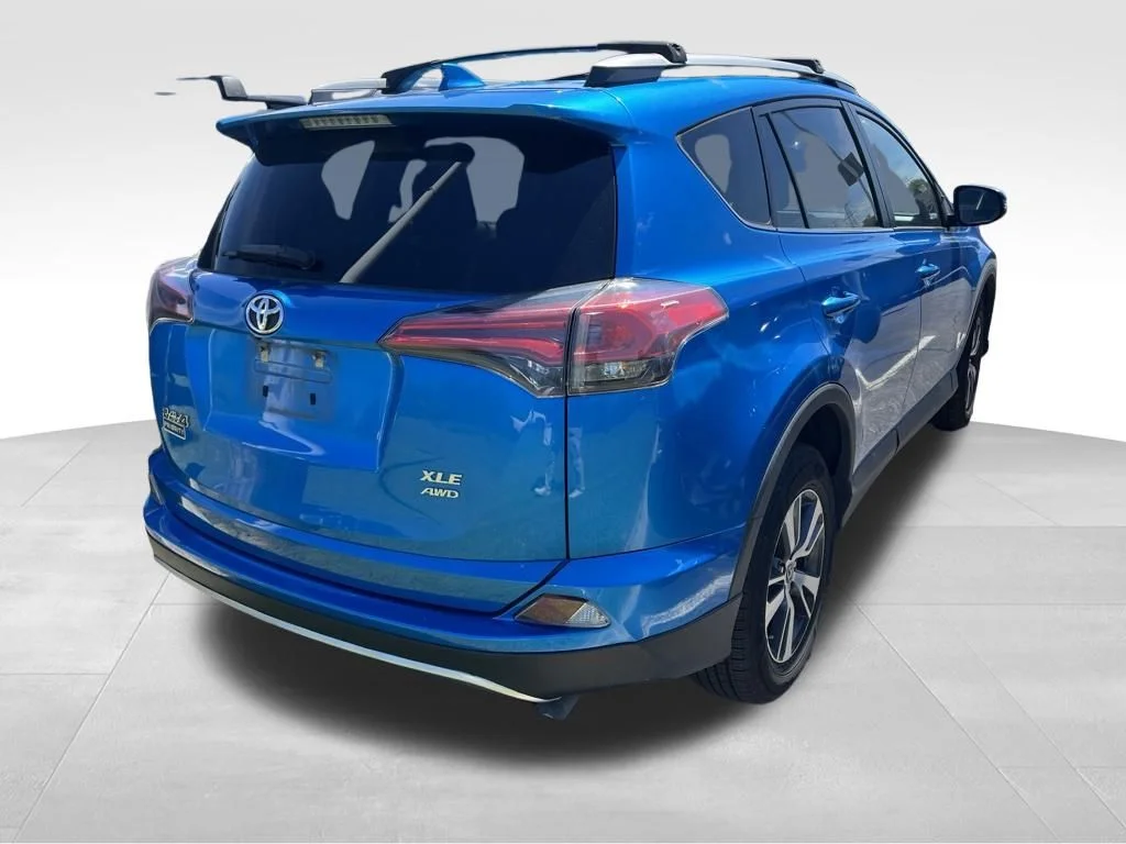 Used 2018 Blue Toyota XLE image 15