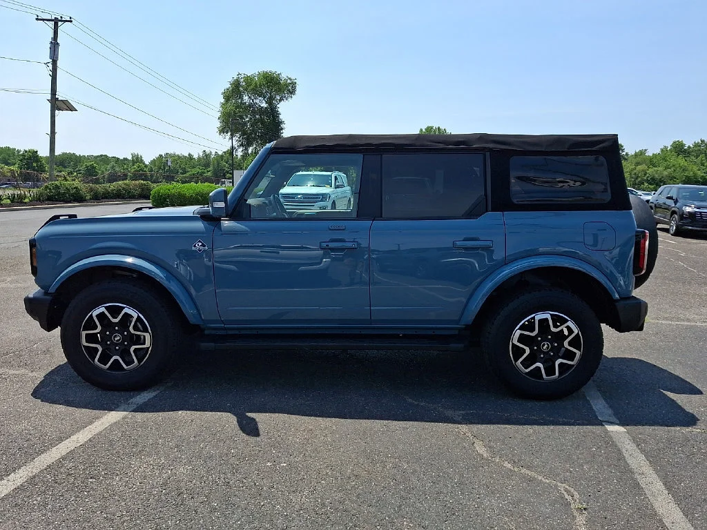 Used 2022 Green Ford Outer Banks image 7