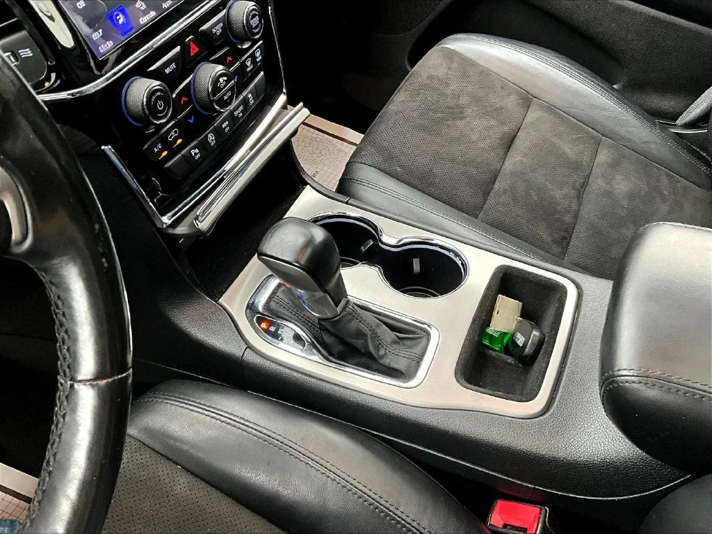 Used 2020 Silver Jeep Altitude image 21