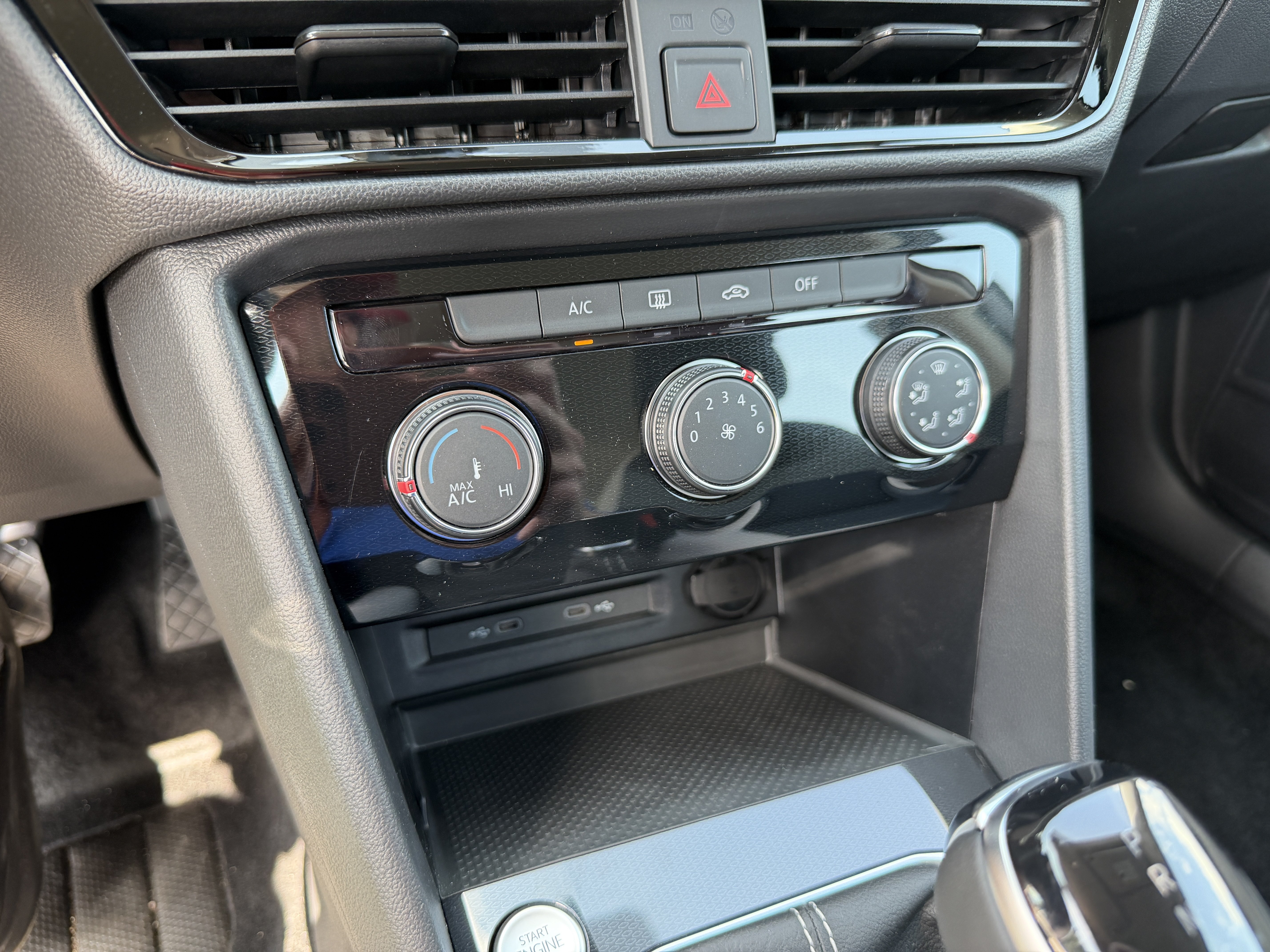 New 2026 Platinum Gray Metallic Volkswagen S image 19