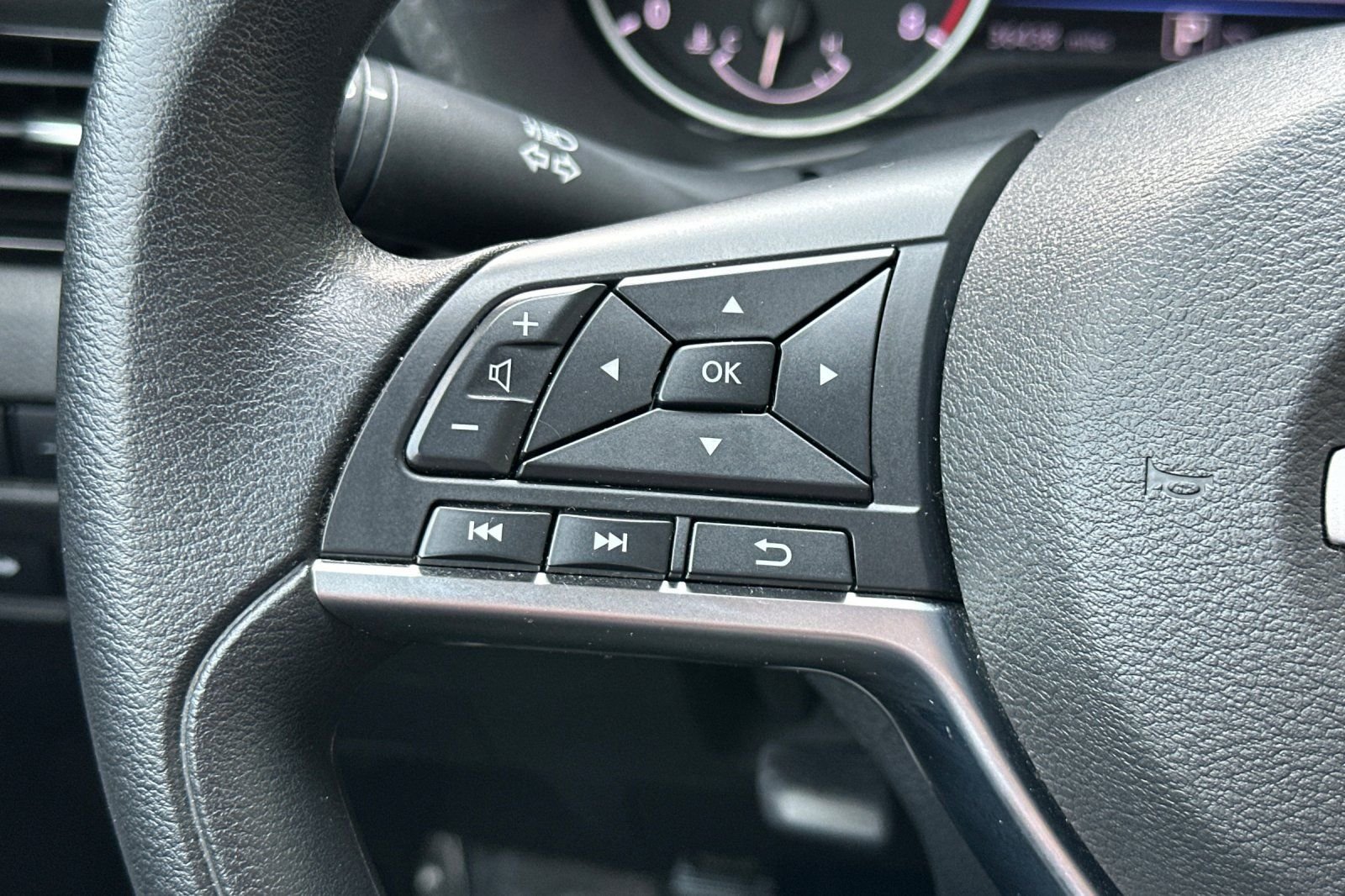 2025 Nissan Sentra SV - Photo 25