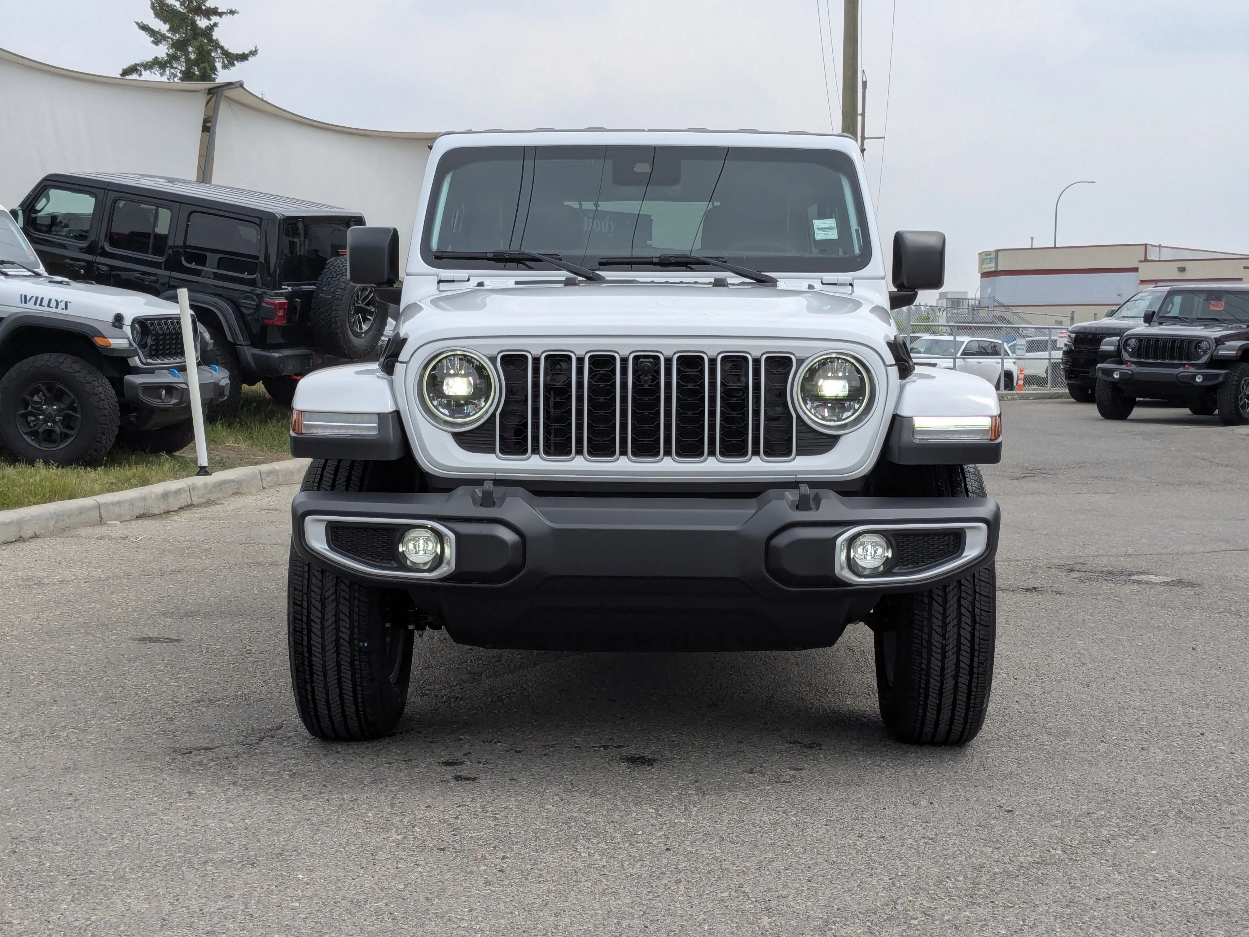 New 2025 White Jeep Sahara - - McKinley Leather Seats - Technology Grp - Safety Grp - Alpine Prem Audio & Tons More! image 2