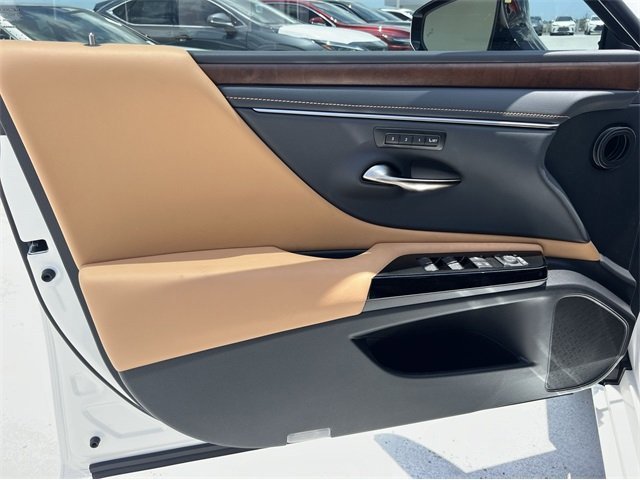 New 2024 Eminent White Pearl Lexus 350 image 13