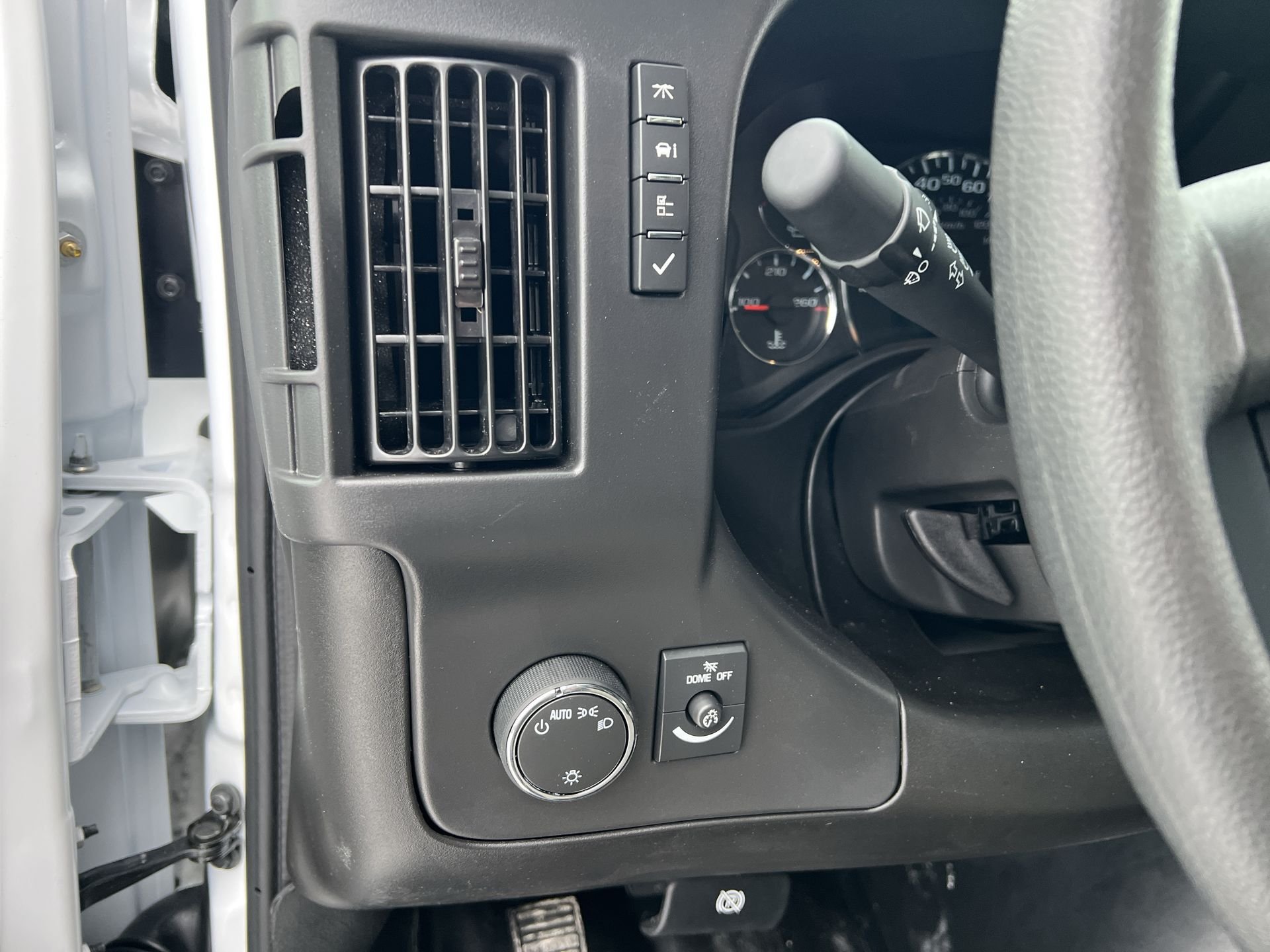 2025 Chevrolet Express Cargo Work Van - Photo 35