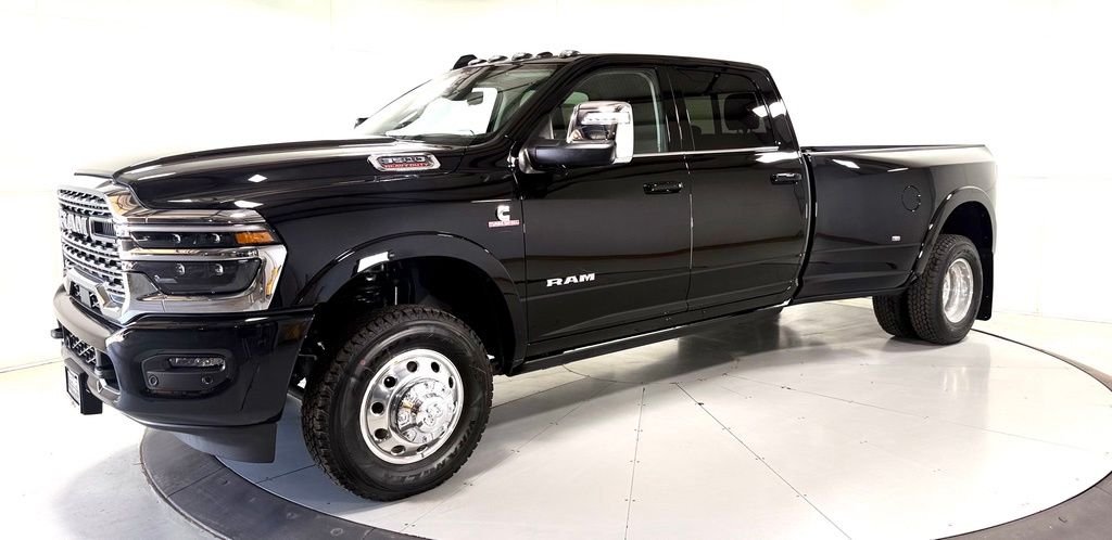 New 2026 Diamond Black Crystal Pearl-Coat Exterior Paint RAM Limited image 8