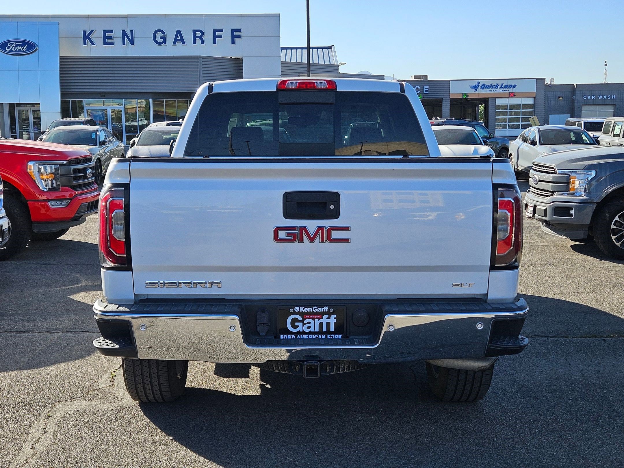 Used 2018 White Frost Tricoat GMC SLT image 4