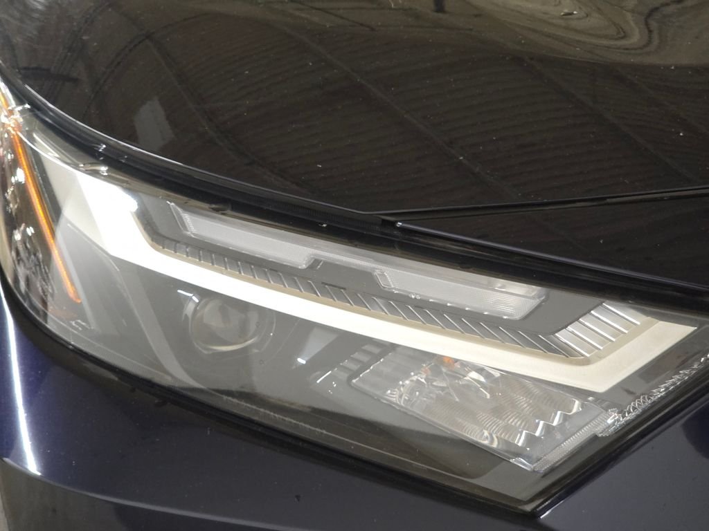 Used 2023  Toyota XLE image 14